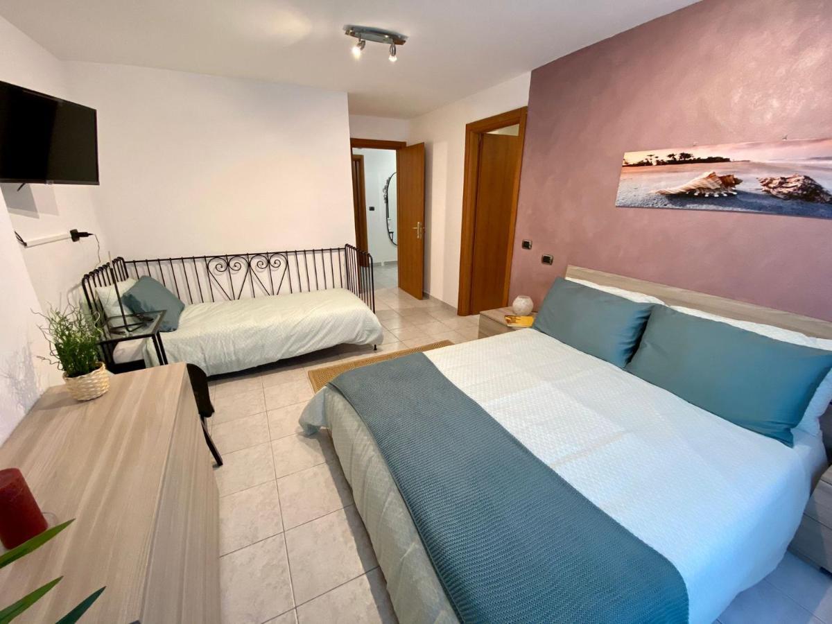 Appartamenti Diffusi Di Villa Fiorita Con Accesso Alle Piscine Della Struttura Principale Каттолика Экстерьер фото