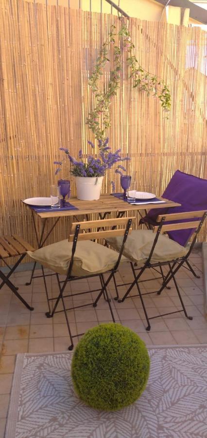 Appartamenti Diffusi Di Villa Fiorita Con Accesso Alle Piscine Della Struttura Principale Каттолика Экстерьер фото