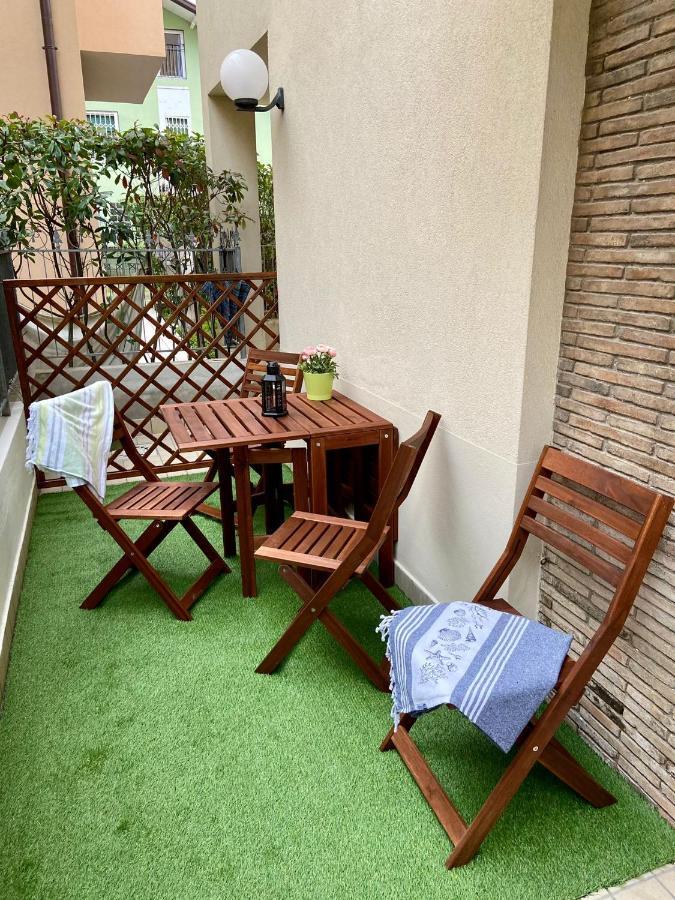 Appartamenti Diffusi Di Villa Fiorita Con Accesso Alle Piscine Della Struttura Principale Каттолика Экстерьер фото