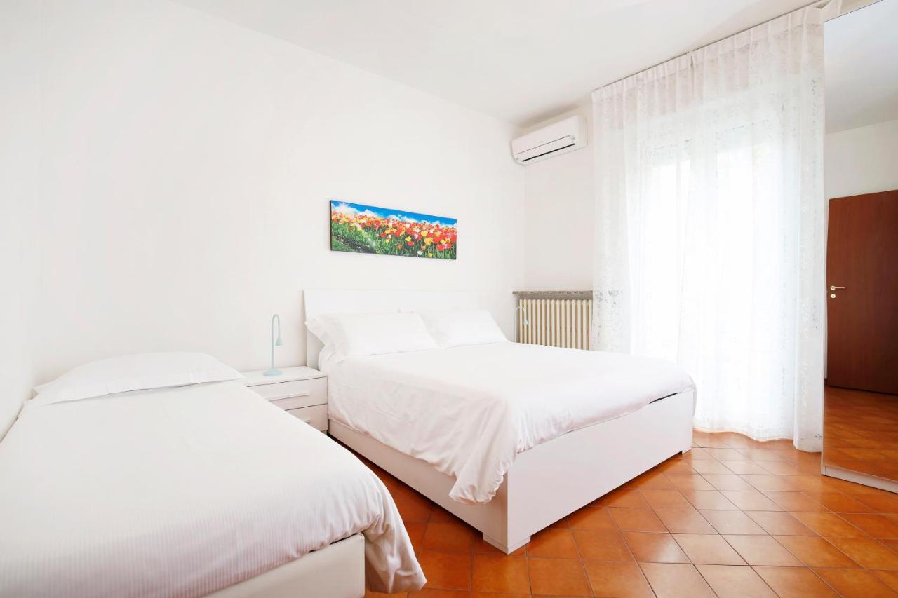 Appartamenti Diffusi Di Villa Fiorita Con Accesso Alle Piscine Della Struttura Principale Каттолика Экстерьер фото