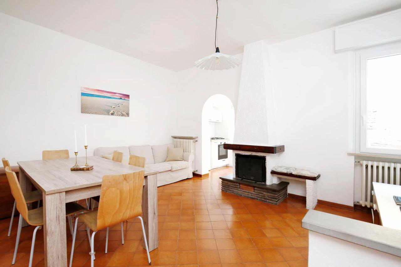 Appartamenti Diffusi Di Villa Fiorita Con Accesso Alle Piscine Della Struttura Principale Каттолика Экстерьер фото