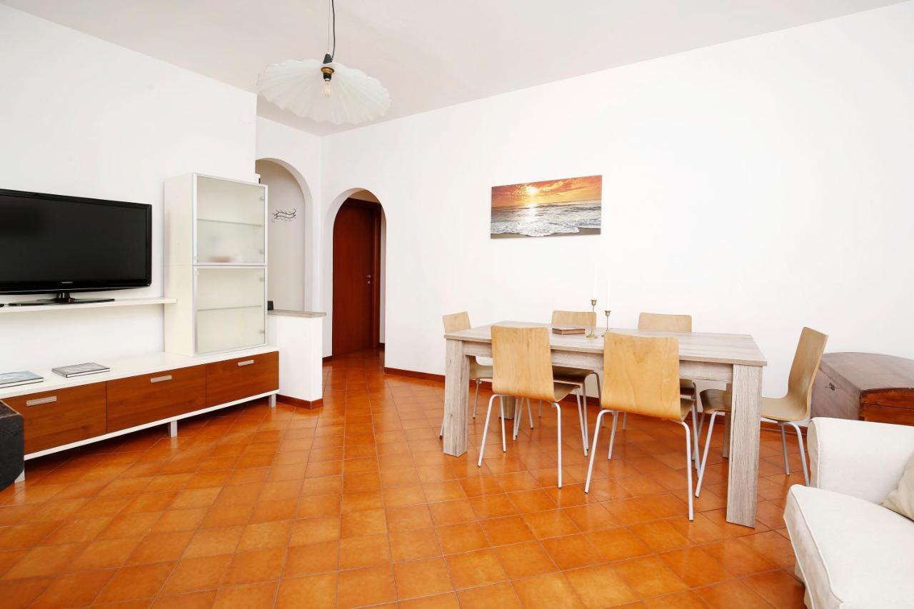 Appartamenti Diffusi Di Villa Fiorita Con Accesso Alle Piscine Della Struttura Principale Каттолика Экстерьер фото