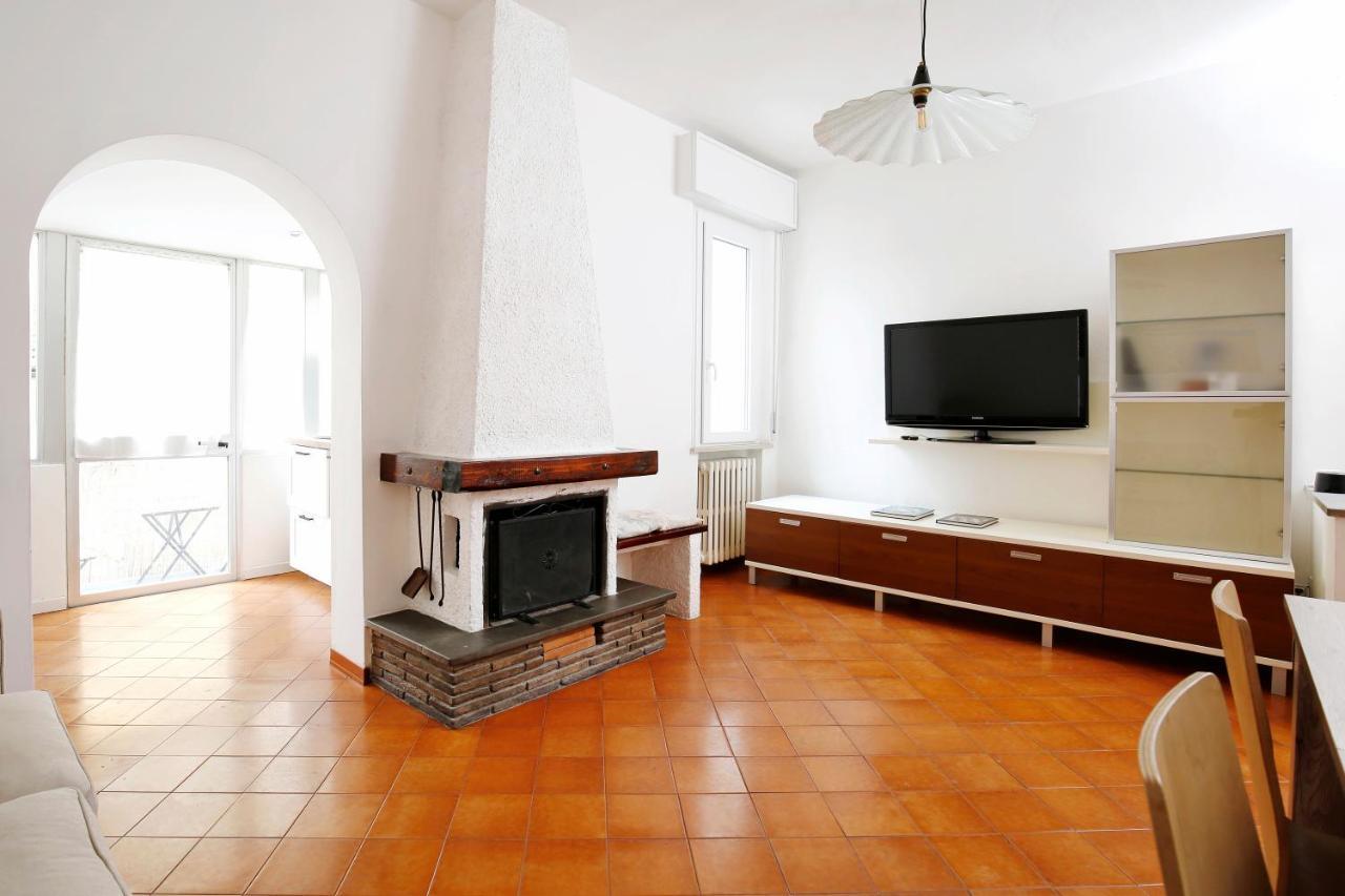 Appartamenti Diffusi Di Villa Fiorita Con Accesso Alle Piscine Della Struttura Principale Каттолика Экстерьер фото